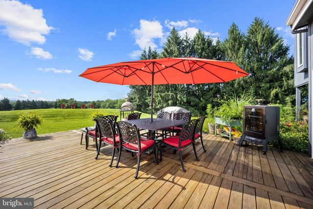 215 E DARK HOLLOW RD, Pipersville, PA 18947