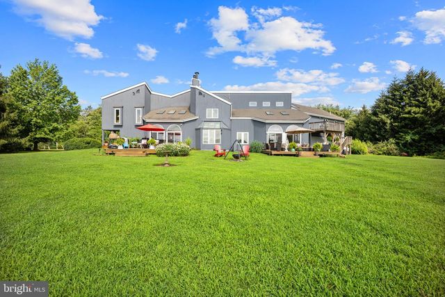 215 E DARK HOLLOW RD, Pipersville, PA 18947