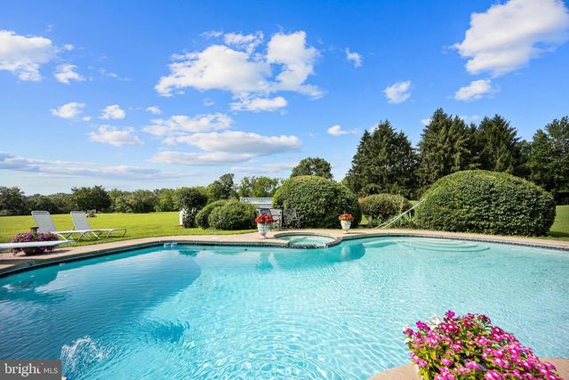 215 E DARK HOLLOW RD, Pipersville, PA 18947