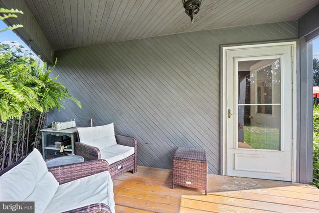 215 E DARK HOLLOW RD, Pipersville, PA 18947