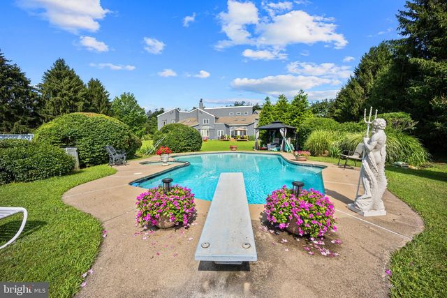 215 E DARK HOLLOW RD, Pipersville, PA 18947