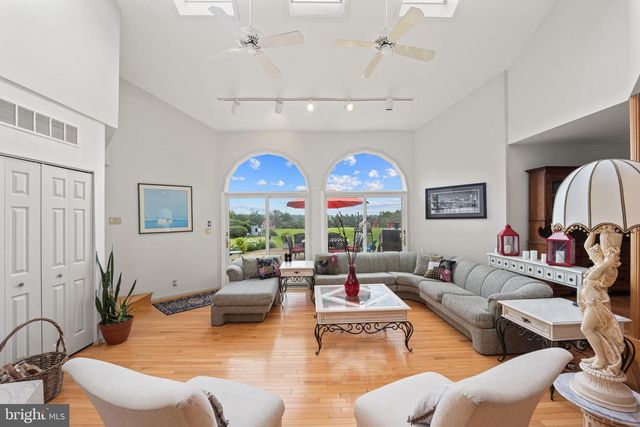 215 E DARK HOLLOW RD, Pipersville, PA 18947