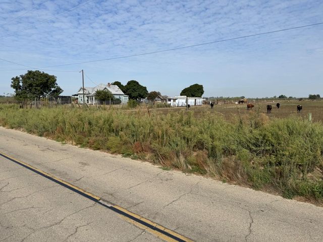 12656 E Nebraska Ave, Selma, CA 93662