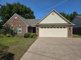 606 N Spring Street, Searcy, AR 72143