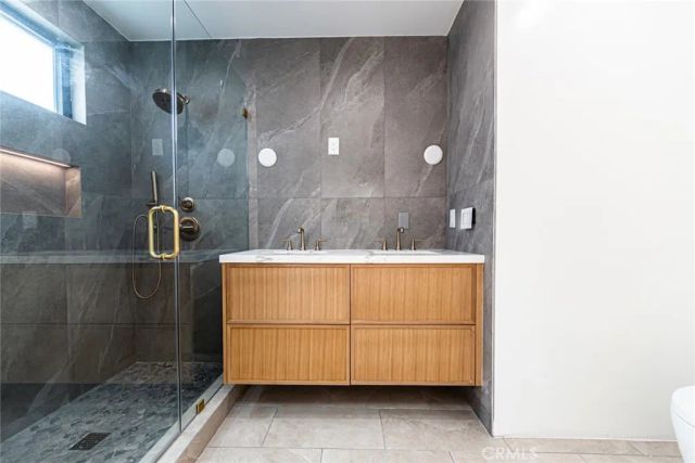 2051 McPherson, Los Angeles, CA 90032