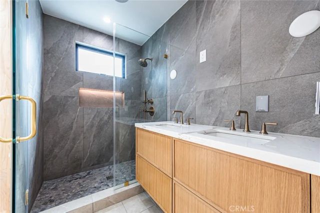 2051 McPherson, Los Angeles, CA 90032