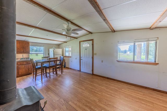 102 Sandy Main Road, Scroggins, TX 75480
