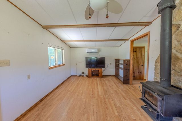 102 Sandy Main Road, Scroggins, TX 75480