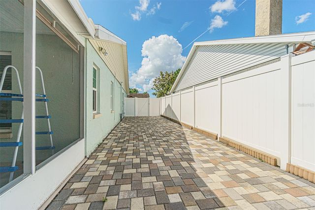 7601 LIMEBURY COURT, Tampa, FL 33625