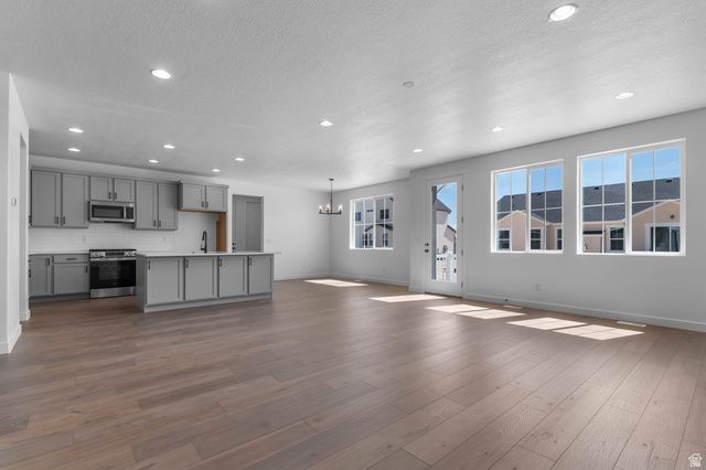 3831 W 2350 N, Clinton, UT 84015