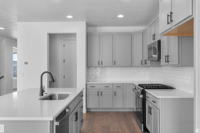 3831 W 2350 N, Clinton, UT 84015