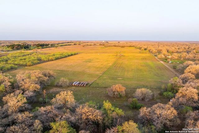 483 BATEY RD, Seguin, TX 78155