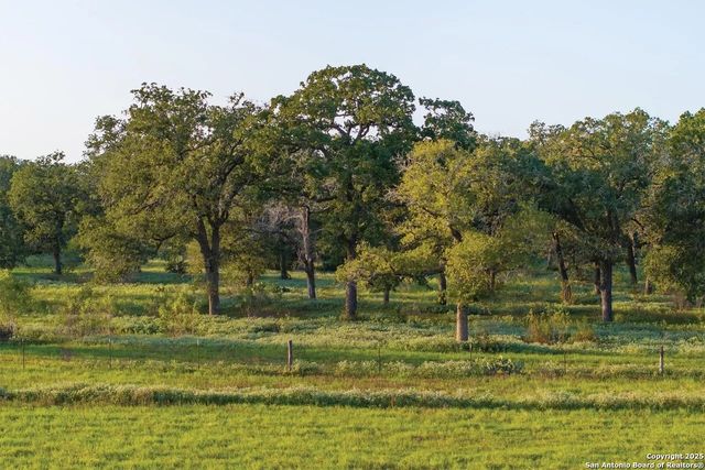 483 BATEY RD, Seguin, TX 78155