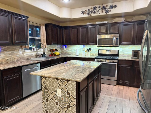 6004 VALLE ESPANOLA Lane, El Paso, TX 79932