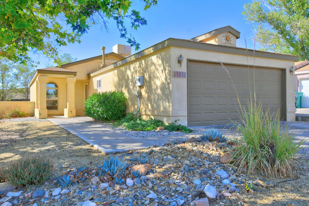 1820 LEE Loop NE, Rio Rancho, NM 87144