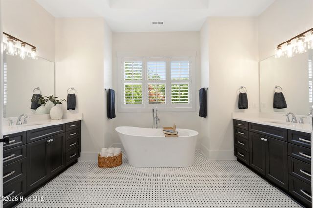 3829 Bay Colony Road NE, Leland, NC 28451