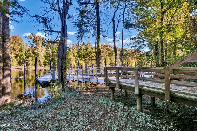3829 Bay Colony Road NE, Leland, NC 28451