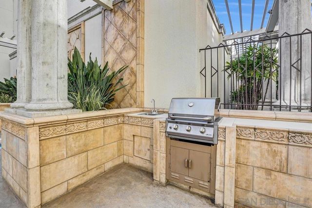 655 Columbia St 110, San Diego, CA 92101