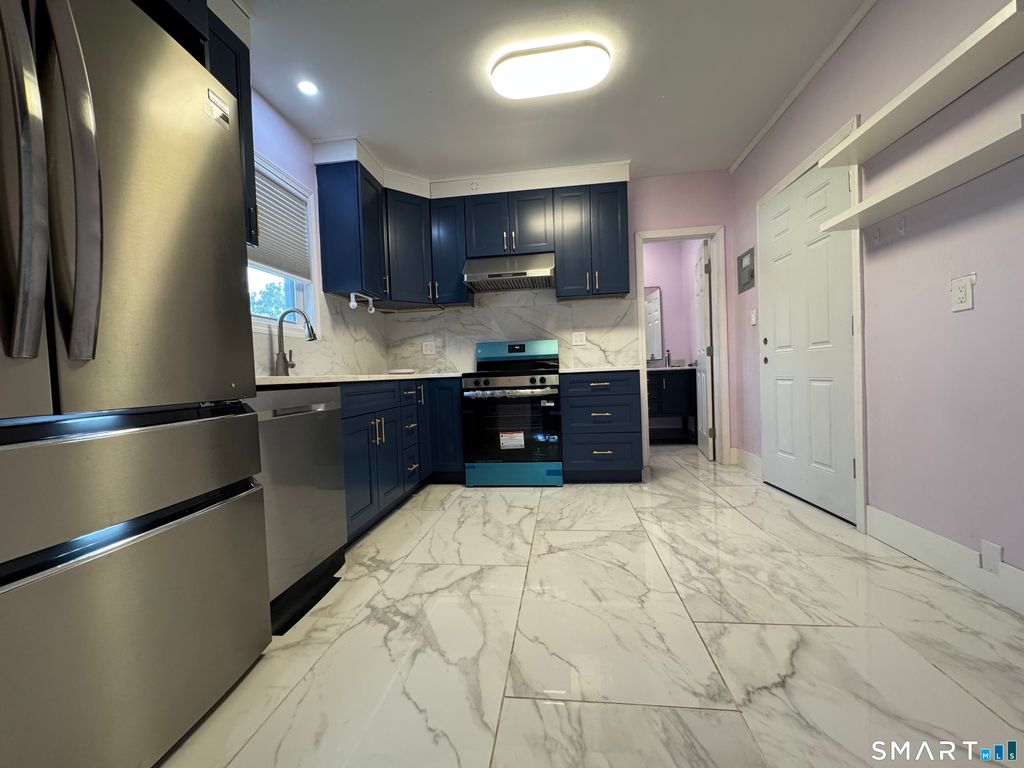 11 Woodend Road Apt 1, Stratford, CT 06615