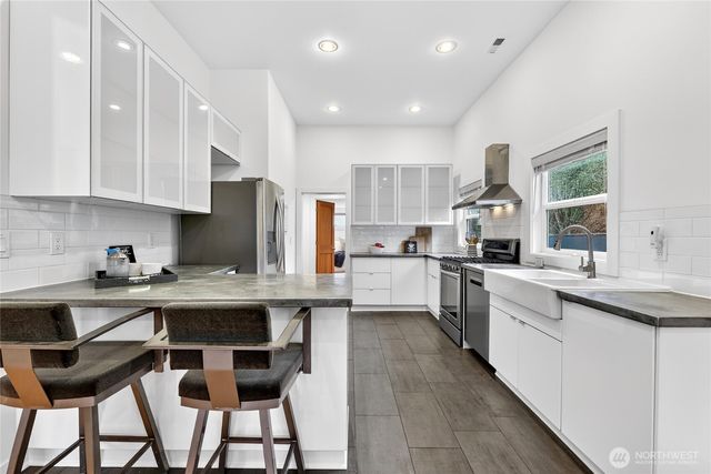 3528 SW 98th Street, Seattle, WA 98126