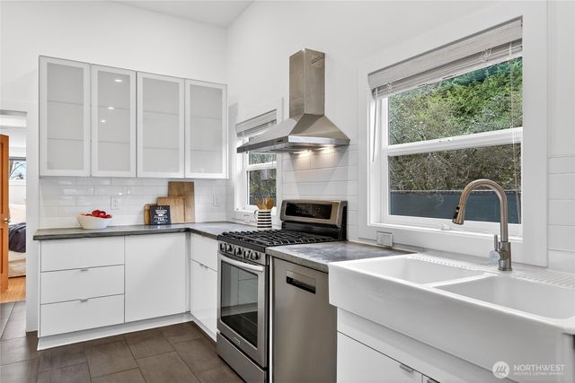 3528 SW 98th Street, Seattle, WA 98126