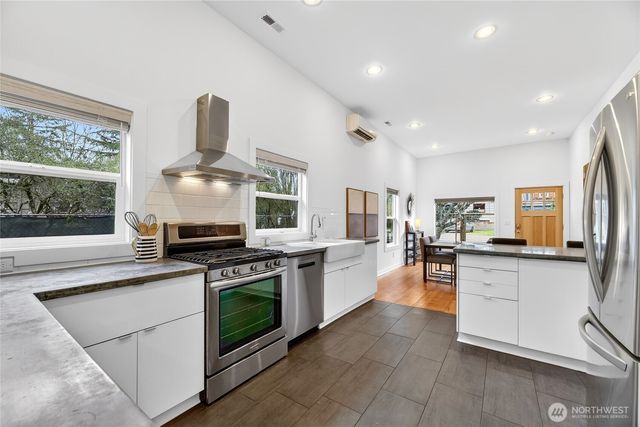 3528 SW 98th Street, Seattle, WA 98126