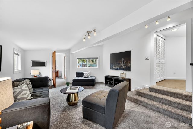 3528 SW 98th Street, Seattle, WA 98126