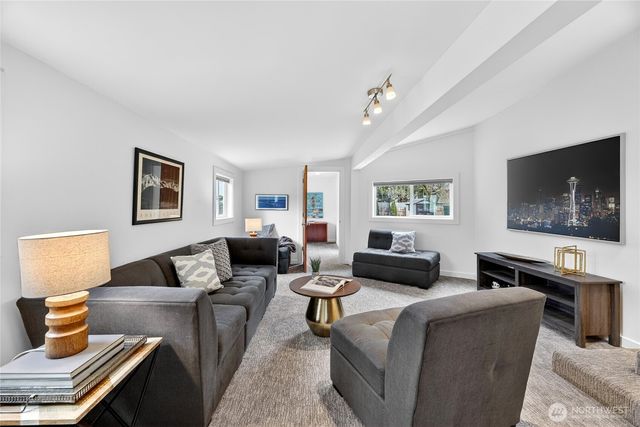 3528 SW 98th Street, Seattle, WA 98126