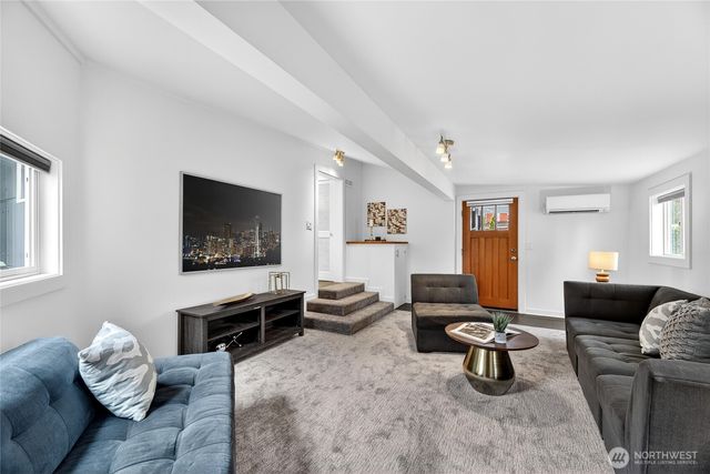 3528 SW 98th Street, Seattle, WA 98126