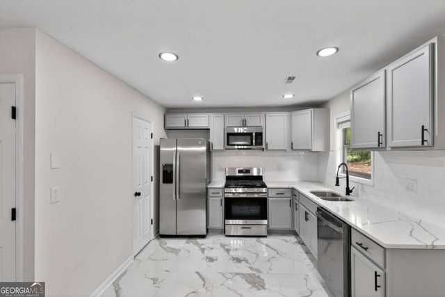 160 Running Bear Trail, Fayetteville, GA 30214