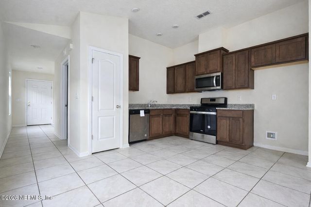 86226 MAINLINE Road, Yulee, FL 32097