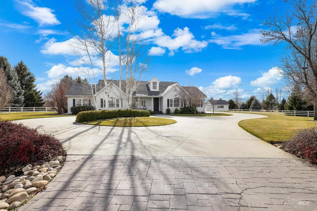 2525 N Equestrian Place, Eagle, ID 83616 photo 2