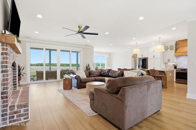 2701 Sis Mills Road, Grimesland, NC 27837