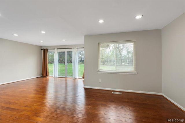 2505 Rambling Way, Bloomfield Hills, MI 48302