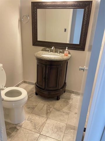 2505 Rambling Way, Bloomfield Hills, MI 48302