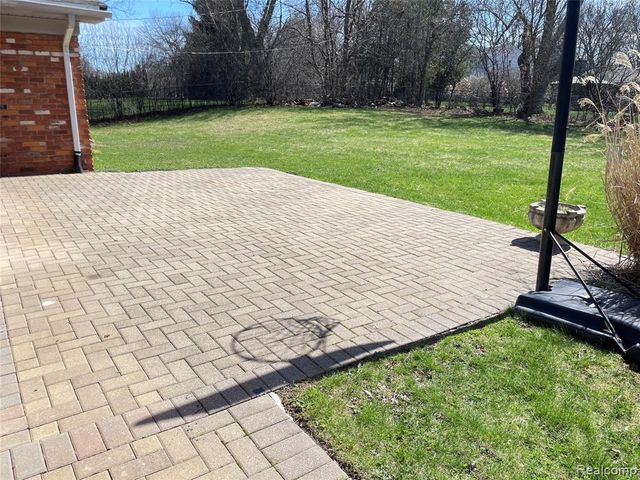 2505 Rambling Way, Bloomfield Hills, MI 48302