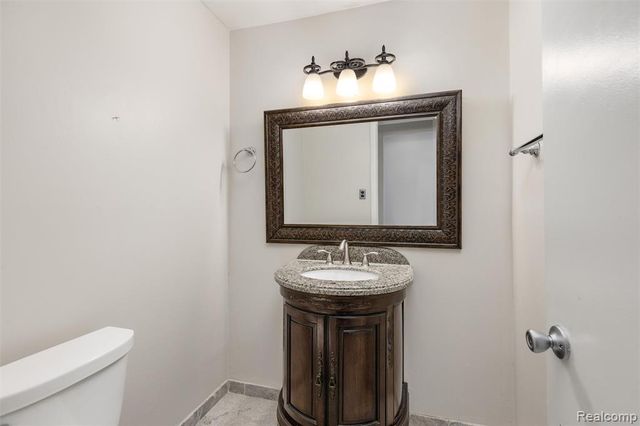 2505 Rambling Way, Bloomfield Hills, MI 48302