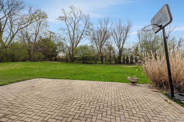 2505 Rambling Way, Bloomfield Hills, MI 48302
