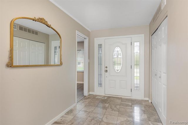 2505 Rambling Way, Bloomfield Hills, MI 48302