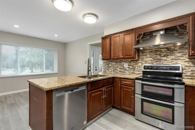 2505 Rambling Way, Bloomfield Hills, MI 48302