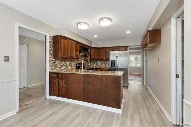 2505 Rambling Way, Bloomfield Hills, MI 48302