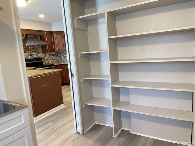 2505 Rambling Way, Bloomfield Hills, MI 48302