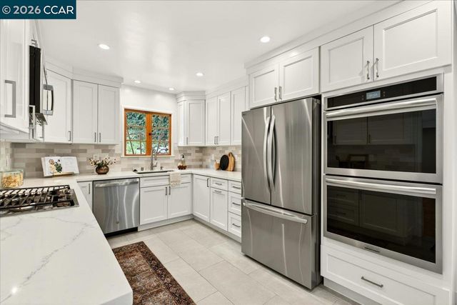 24 Las Vegas Rd, Orinda, CA 94563
