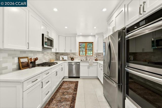 24 Las Vegas Rd, Orinda, CA 94563