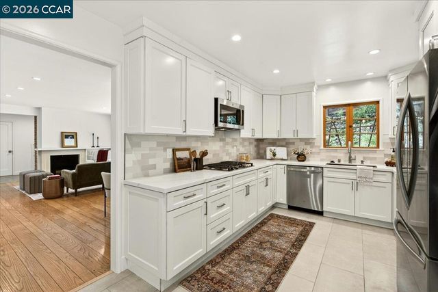 24 Las Vegas Rd, Orinda, CA 94563
