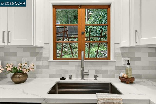 24 Las Vegas Rd, Orinda, CA 94563