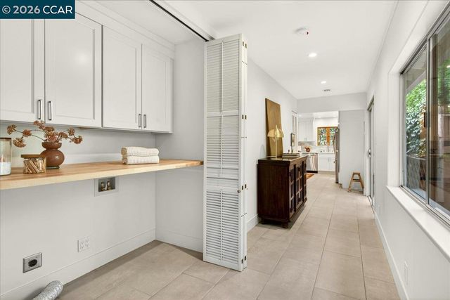 24 Las Vegas Rd, Orinda, CA 94563