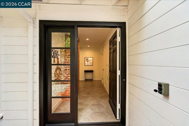 24 Las Vegas Rd, Orinda, CA 94563