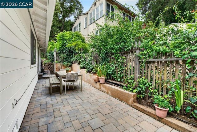 24 Las Vegas Rd, Orinda, CA 94563