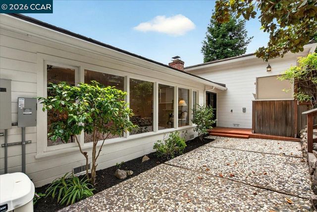 24 Las Vegas Rd, Orinda, CA 94563